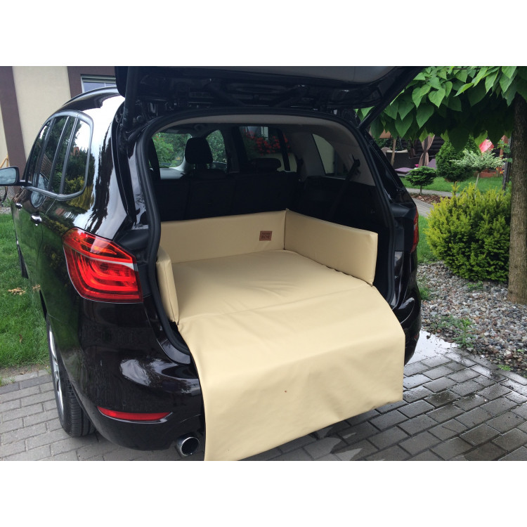 Pelech Golden dog do auta pre psa S 26 x 70 x 90 cm – krémový